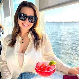 Meet your Posher, Angela